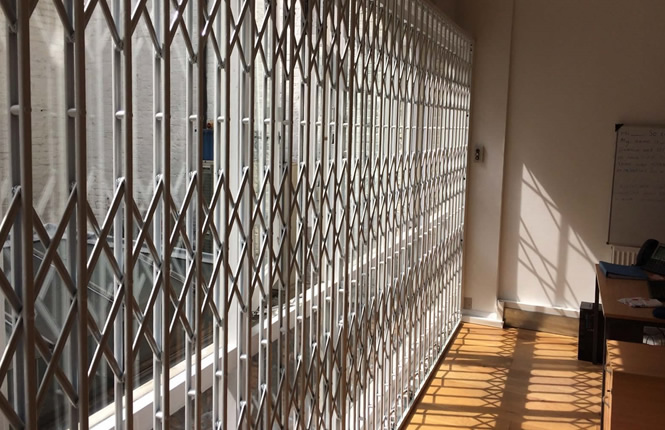 RSG1000 heavy duty retractable grille securing offices opposite Farringdon Station.