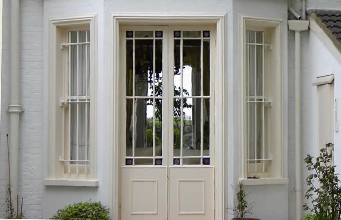 RSG2000 window bars securing front entrance of posh residential property in Islington.