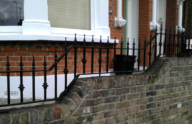 RSG4200 railings on residential property in Epsom.