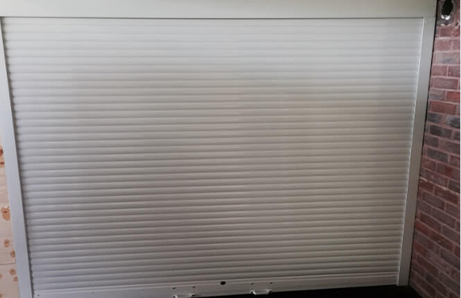 RSG5200 manual shutter in a commercial store in Woking.